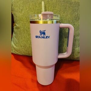 Stanley - Lavender color - gently used -THE QUENCHER H2.0 TUMBLER | 40 OZ